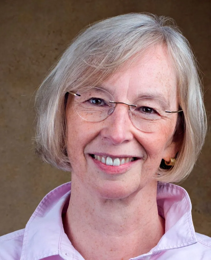 Portrait of Dr. Heike Philipps, smiling warmly in her practice